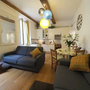 Appartement 2 Bedroom Old Town Centre, Nice